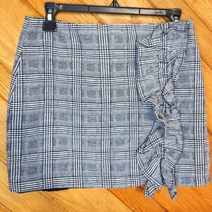 Mango Casual black and white plaid side ruffle small mini skirt
